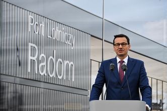 Morawiecki na lotnisku w Radomiu: "Przełamujemy klątwę rzuconą na Radom"