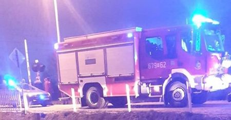 Mazowieckie. Tragedia w Zieleńcu. Pociąg uderzył w quada, ojciec i syn nie żyją
