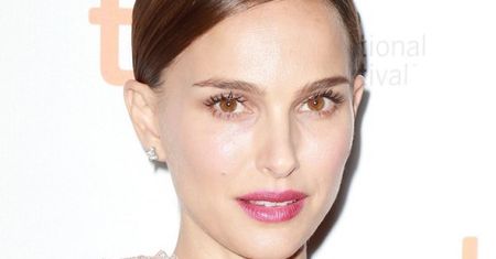 Portman promuje nowy film. Na plakacie przypomina dawną siebie!