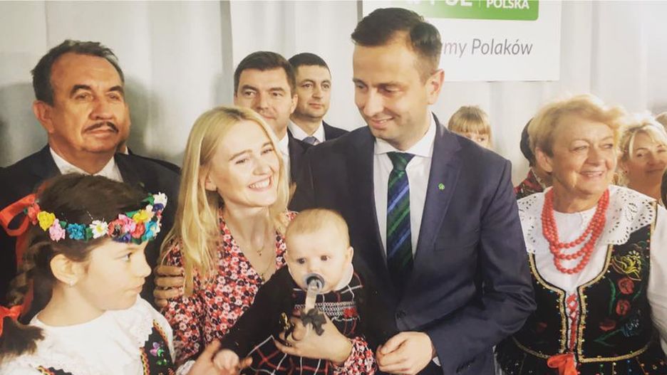 Władysław Kosiniak-Kamysz jest kandydatem PRLw wyborach prezydenckich. Jego mocny atut w zdobywaniu sympatii wyborców to żona i urocza córeczka.