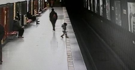 Dwulatek wbiegł na tory. Matka spuściła go z oczu na moment
