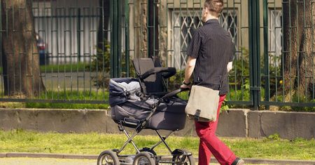 Dziesiątki tysięcy rodzin czekają na świadczenie 500+. Urzędnicy nie dają rady, na pieniądze trzeba czekać miesiącami