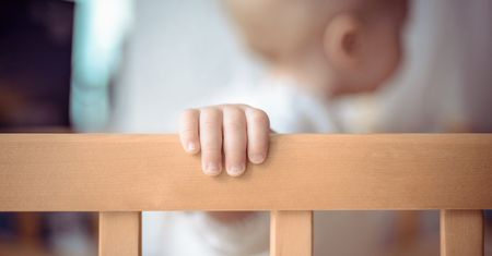 Linki do rolet są zagrożeniem dla małych dzieci. Mogą się na nich powiesić