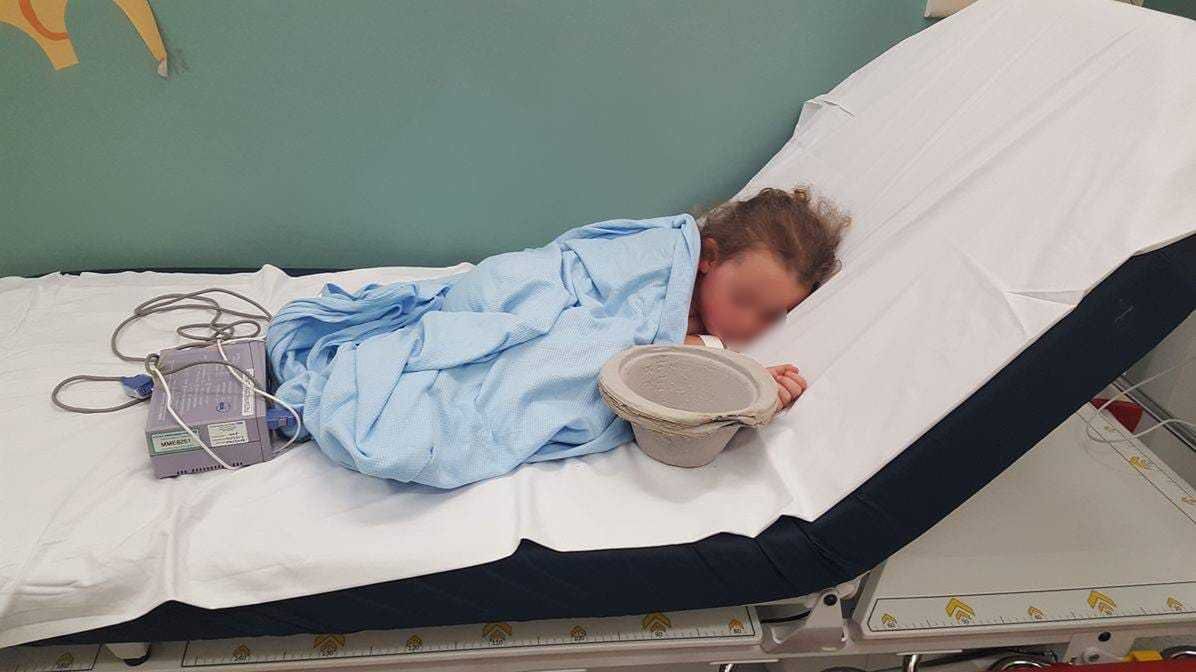 6-latka jest hospitalizowana, bo dzieci tak się nad nią znęcały. Jej mama wstawiła poruszające zdjęcie