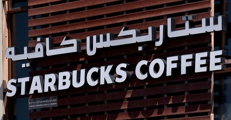 Starbucks zatrudni 2,5 tys. uchodźców w Europie