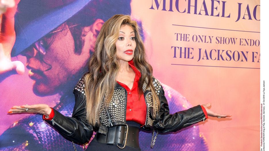 La Toya Jackson, siostra króla popu Michaela Jacksona, idzie w ślady swojego brata. Szczególnie w kontekście operacji plastycznych.