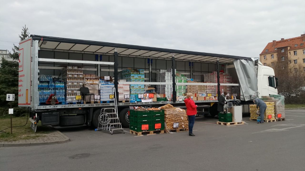 Wrocław. Koronawirus. Bezpieczniejsze zakupy na wolnym powietrzu