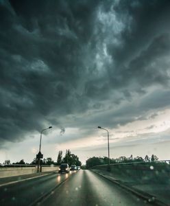 Groźne burze z gradem na terenie kraju. Wydano ostrzeżenia pogodowe