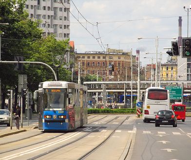 Wrocław. Wypadek na placu Jana Pawła II. Kobieta wpadła pod tramwaj