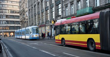 Naklejki antyaborcyjne z ostrzem we Wrocławiu. Można się zranić