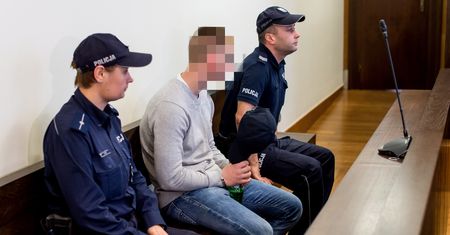 Zabił nożem dwie prostytutki. Gdy go złapano, bronił się, że podały mu dopalacze