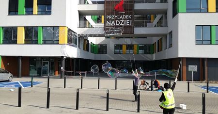 Wrocław. Koronawirus. Lekarz z Przylądka Nadziei zarażony. Placówka czeka na kolejne wyniki