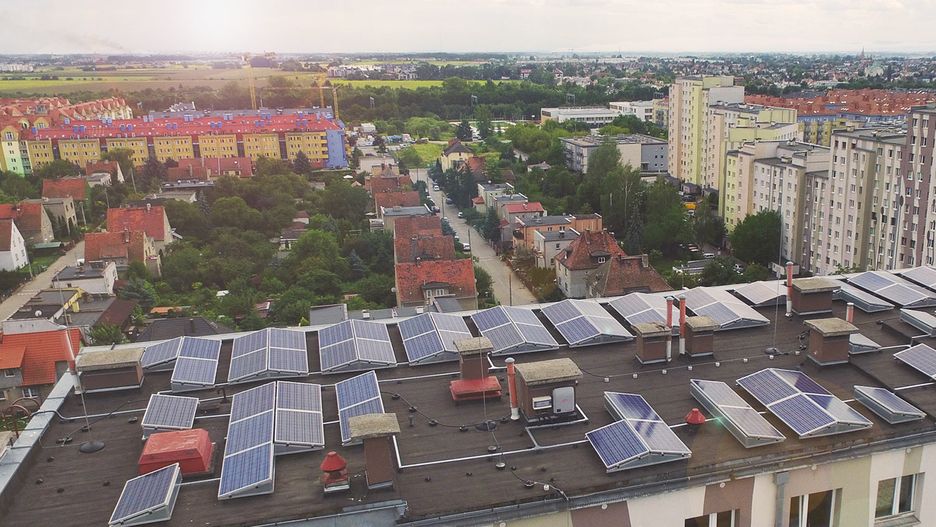 Panele słoneczne na blokach we Wrocławiu