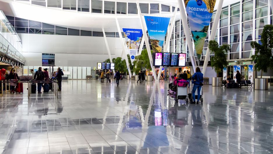 Port lotniczy we Wrocławiu położone jest ok. 10 km na zachód od centrum miasta, na osiedlu Strachowice