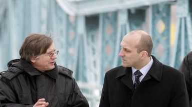 Kazimierz Marcinkiewicz i dyrektor Regionalnego Zarządu Gospodarki Wodnej we Wrocławiu Ryszard Kosierb