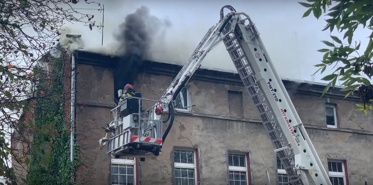 Inowrocław. Pożar kamienicy. Zginęła matka z małymi dziećmi