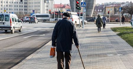 Czternastki wypłacane będą jeszcze w październiku. Wniosków nie trzeba składać.
