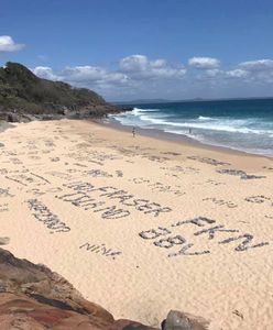 Turyści naruszyli "świętą" plażę w Australii. Zostawili na niej m.in. wielki napis "Poland"