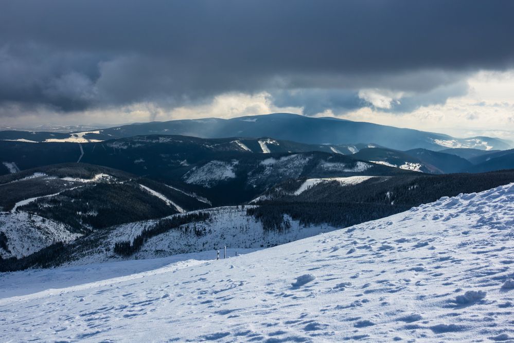 Zima w Karkonoszach. Ratownicy przestrzegają przed złymi warunkami