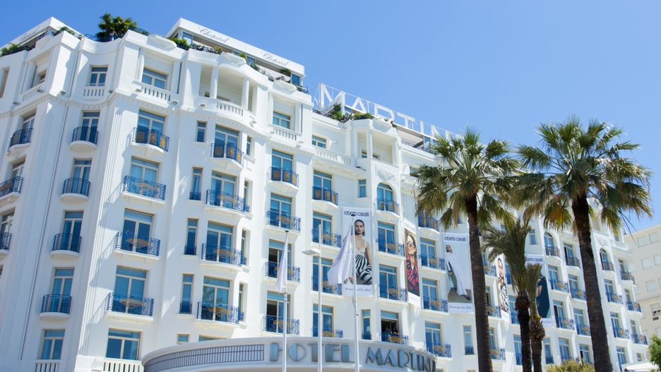 Mężczyzna oszukał hotel na kilkadziesiąt tysięcy euro