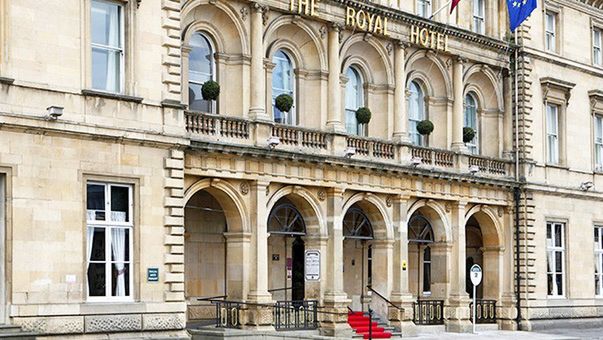 Hotel potwierdził rezerwację, jednak niedługo później ją anulował