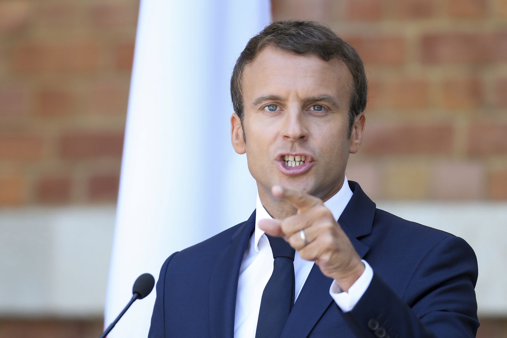 Prezydent Francji Emmanuel Macron w Warnie ostro skrytykował polski rząd