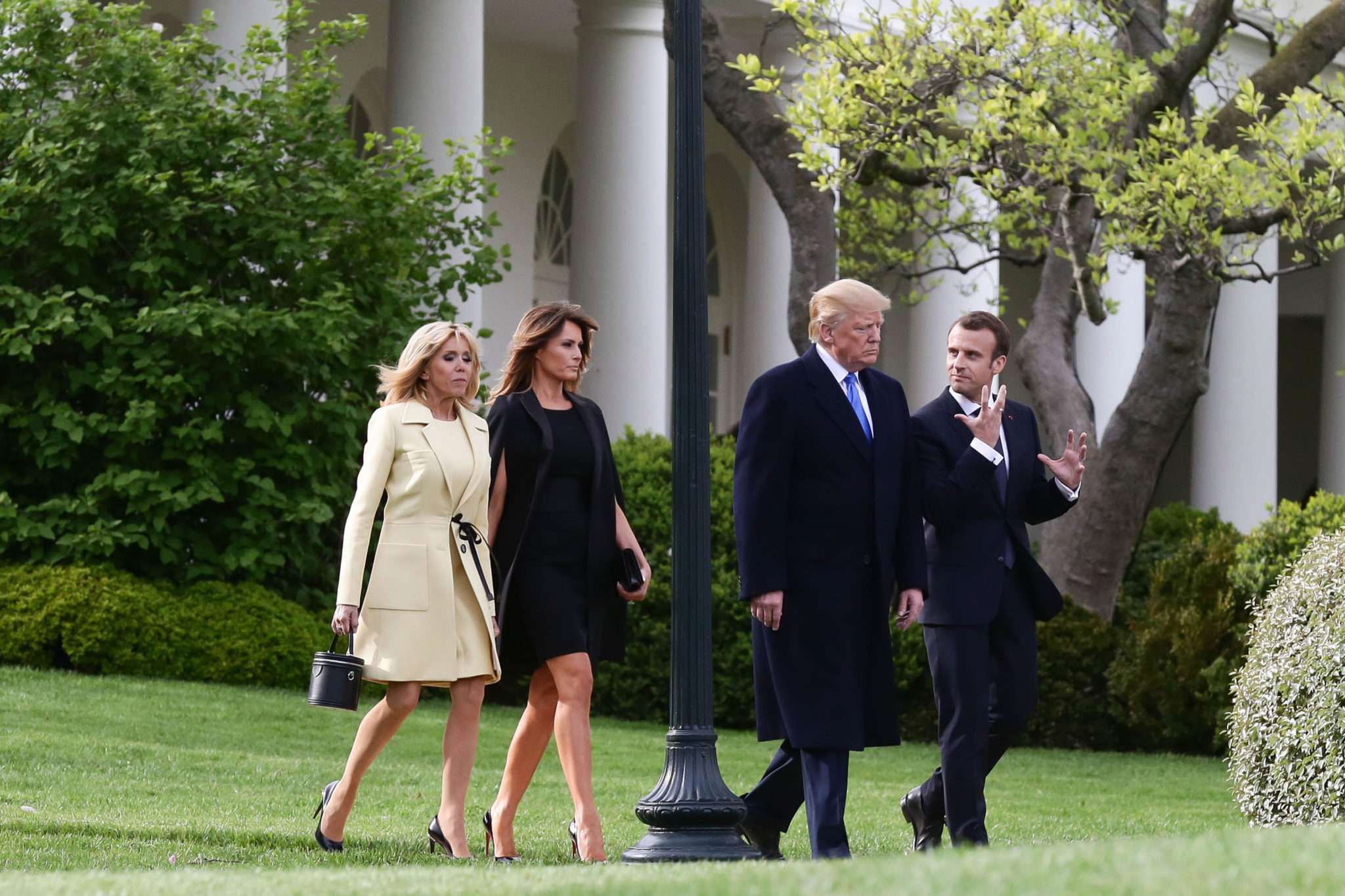 Brigitte Macron i Emmanuel oraz Melania i Donald Trump w Nowym Jorku sadzą drzewa