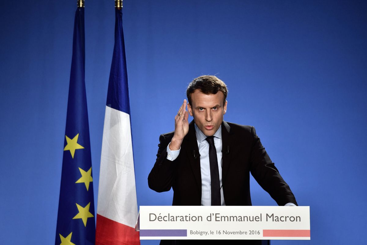 Francuski kandydat chce nałożenia sankcji na Polskę. W co gra Macron?