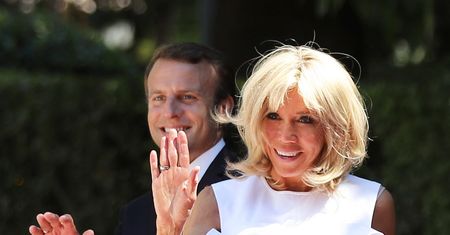 Brigitte Macron odsłania ramiona w Grecji. Pierwsza dama wie, jak zwrócić uwagę
