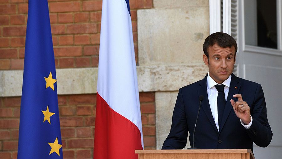 Prezydent Francji Emmanuel Macron na konferencji w Warnie 