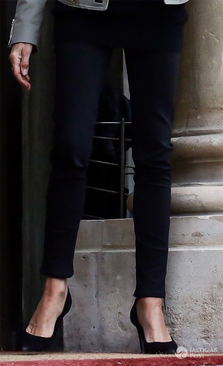 Stylizacja Brigitte Macron na spotkaniu z Bono