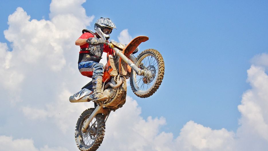 Młody mężczyzna miał wypadek na torze motocrossowym / zdjęcie poglądowe