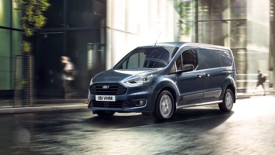 Ford Transit Connect przeszedł poważniejsze zmiany niż Courier. Ma nową rodzinę silników i automatyczną skrzynię biegów