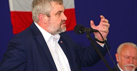 Kiepska sytuacja na mazowieckim rynku owoców. Radni sejmiku zaapelowali do ministra rolnictwa