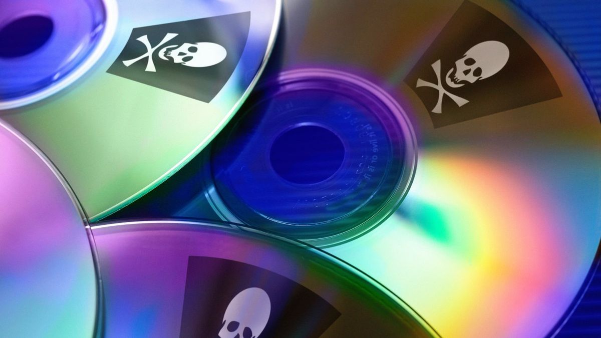 Choć dziś przybiera często formę nielegalnych kodów, a nie płyt, piractwo to ciągle ogromny problem.