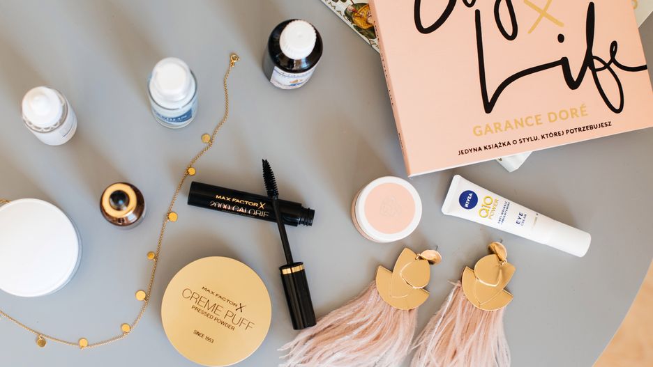 W jesiennej kosmetyczce nie może zabraknąć tuszu do rzęs 2000 Calorie i pudru Creme Puff od Max Factor