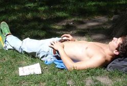 Polacy wysoko w światowym rankingu na największych leserów w pracy