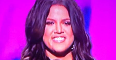"X factor": imponujacy debiut  Khloe Kardashian. Gwiazda zapomniała stanika?!