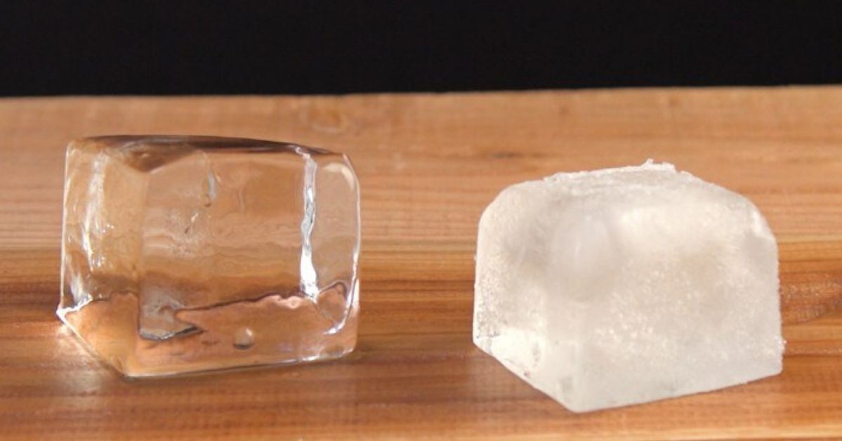 Bartenders secret way to make perfectly transparent ice cubes!