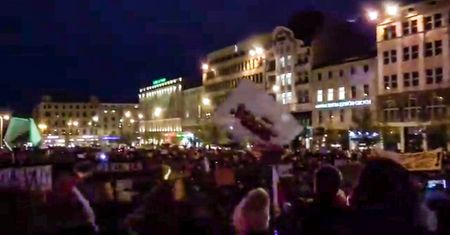 Strajk nauczycieli 2019. Wiece poparcia dla nauczycieli: "Łańcuch światła z wykrzyknikiem"
