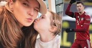 Anna Lewandowska wrzuciła nowe zdjęcie z Klarą, która bardzo urosła. W komentarzach wojna o Roberta Lewandowskiego