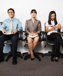 Pracują na kilku etatach. Czy zarabiają więcej?