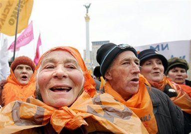 20 tys. osób na placu w rocznicę "pomarańczowej rewolucji"