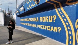 Zmiany w centrum. Nowe banery na "patelni" przed wejściem do stacji Metro Centrum