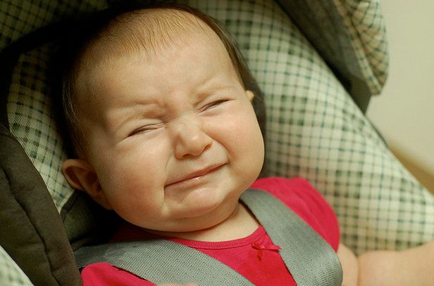 U niemowląt bóle brzucha mogą natomiast być objawem kolki