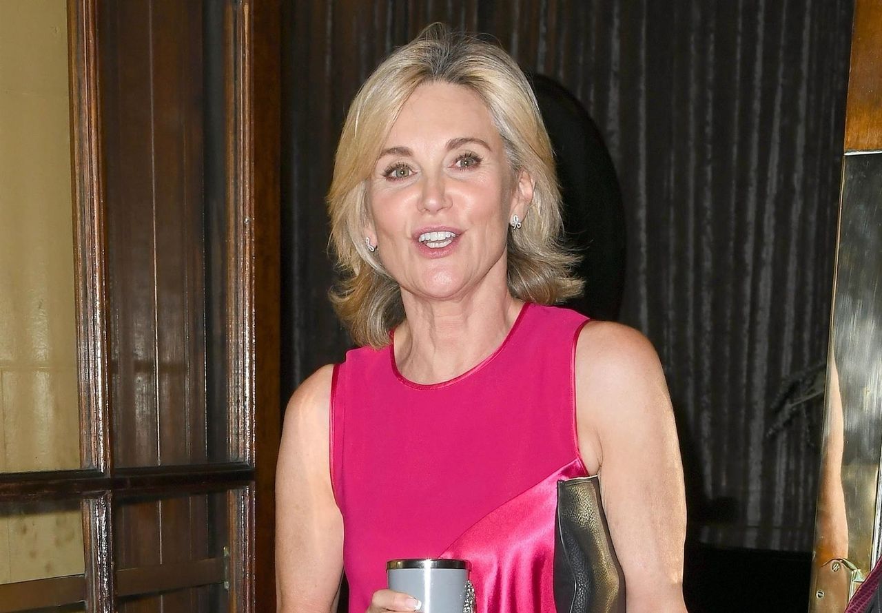 Anthea Turner poddała się dziwnemu zabiegowi. Wygładziła zmarszczki na dłoniach