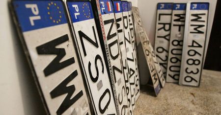 Z jakiego miasta przyjechał kierowca? Rozpoznaj tablice