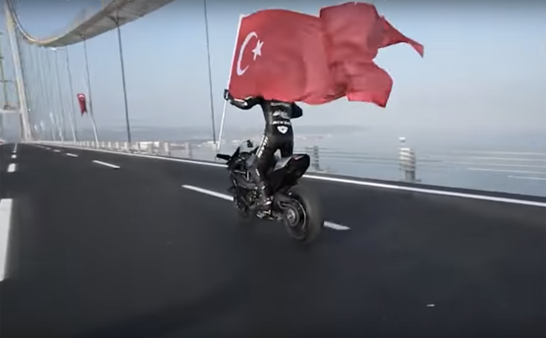 400 km/h motocyklem po publicznej drodze. Niewiarygodne!