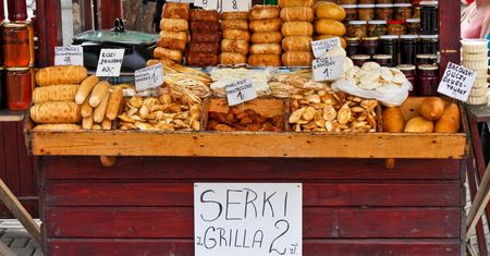 W górach nabiorą cię na oscypka, nad morzem na świeżego dorsza. Jak nie dać się zrobić w balona?