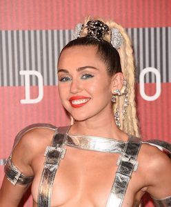 Miley Cyrus znowu szokuje. Gwiazda Disneya rozebrała się dla słynnego fotografa